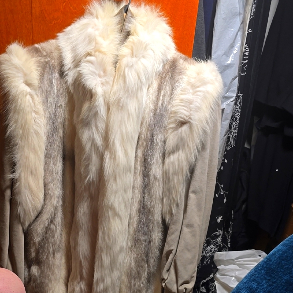 Vintage Luxurious Real Fur Coat With Zip Off Sleeves